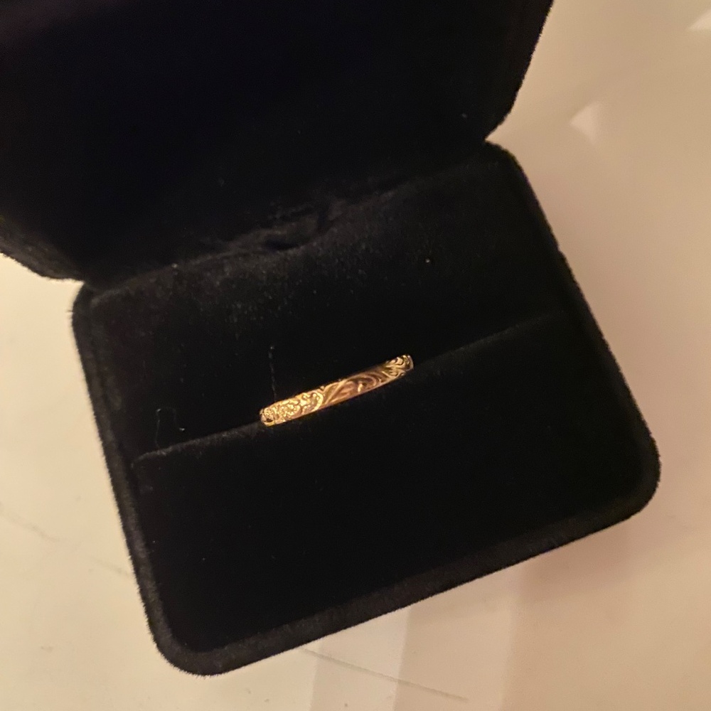 Delicate Gold Leaf Pattern Women's Ring - Picture 3 of 5